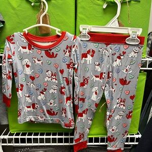 Little Sleepies. 12-18mo. Never worn. Valentine’s Day. Cat and dog. Long sleeve